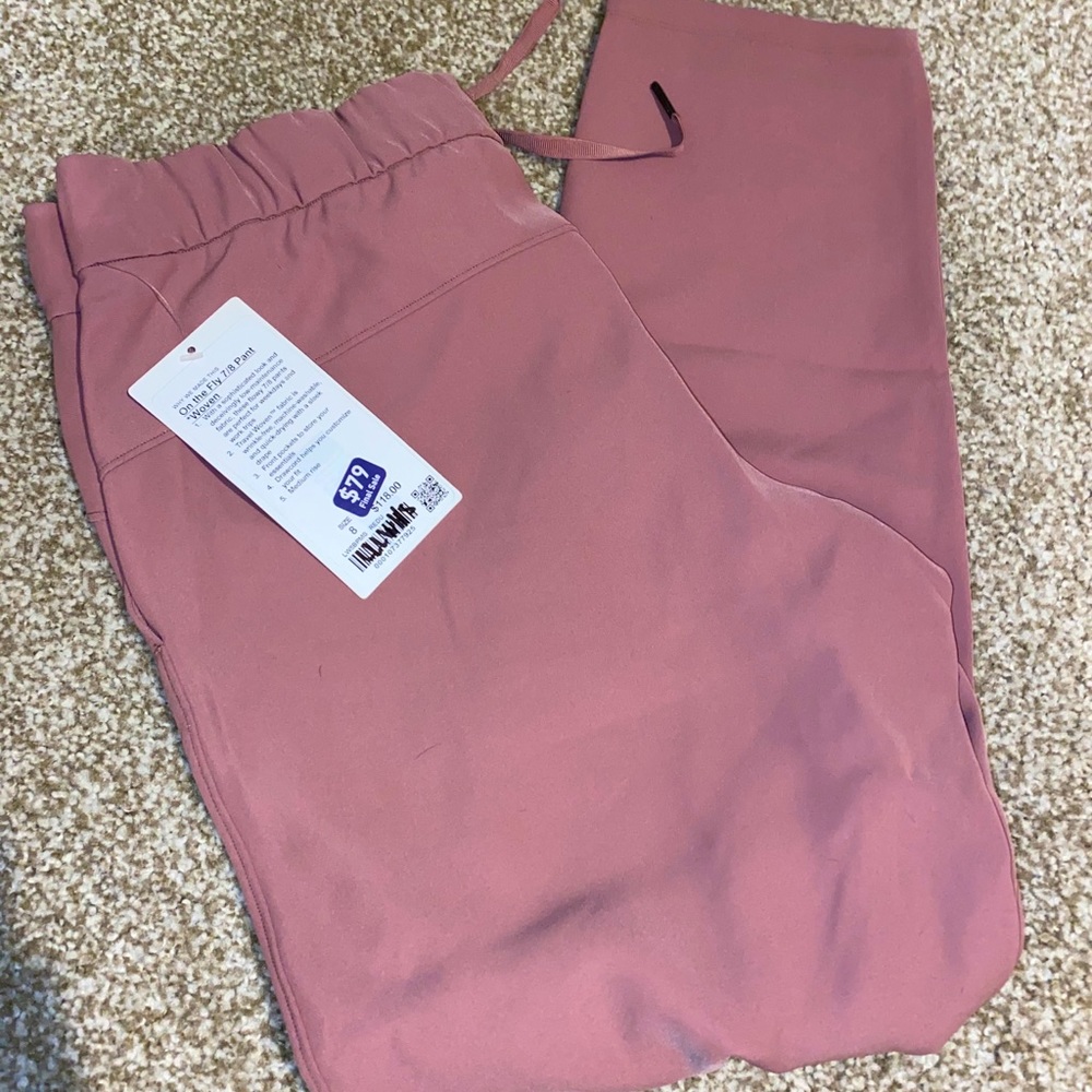 Lululemon on the fly jogger